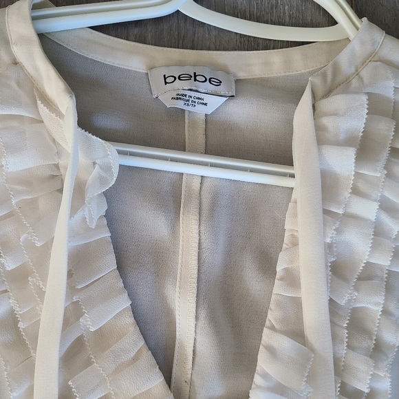 BEBE Ruffle top - Picture 5 of 6